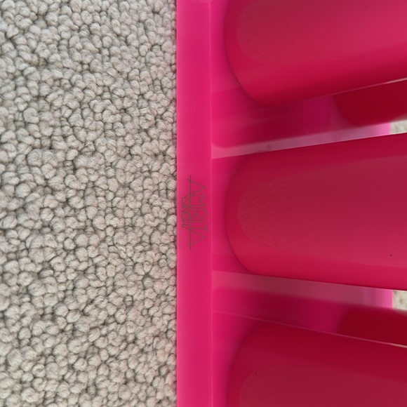 Amrita Singh Hot pink bangle holder - Picture 3 of 8